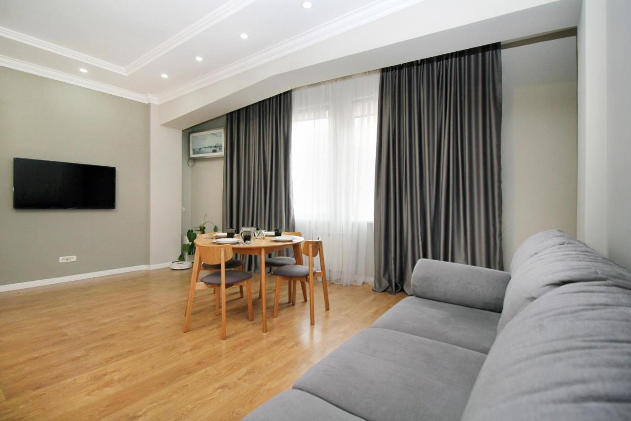 Perfect Spacious Apartment 356 Almaty Exteriér fotografie